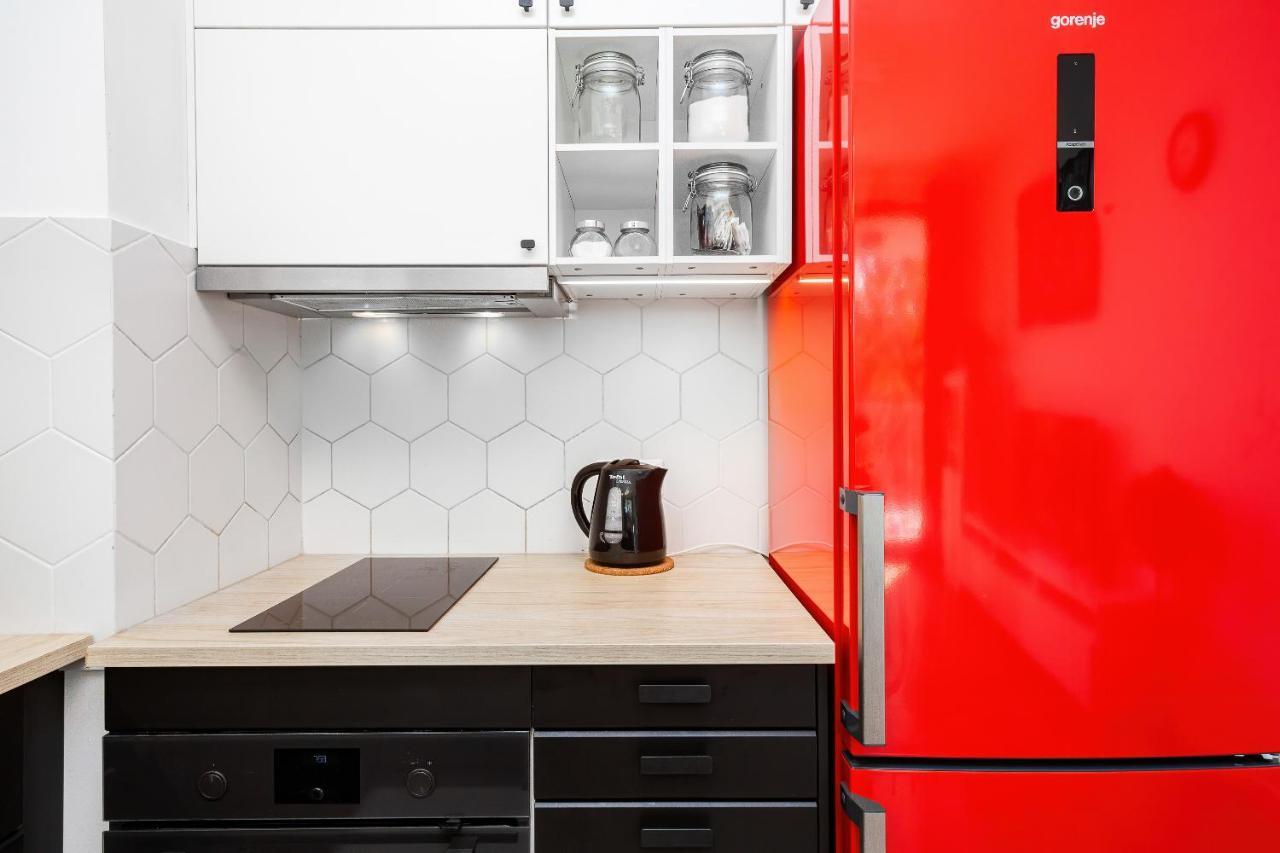 Business Center By Renters Apartment