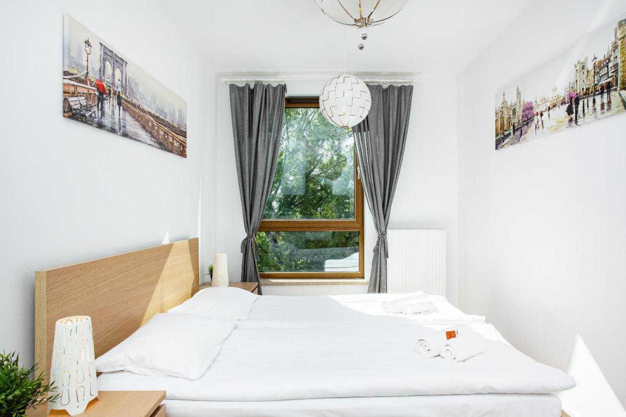 Business Center By Renters Apartment *